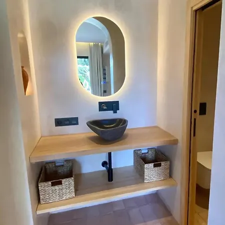 Charming In With Garden Vakantiehuis