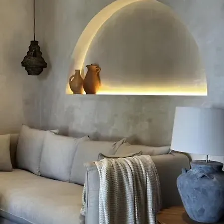 Vakantiehuis Charming In With Garden *