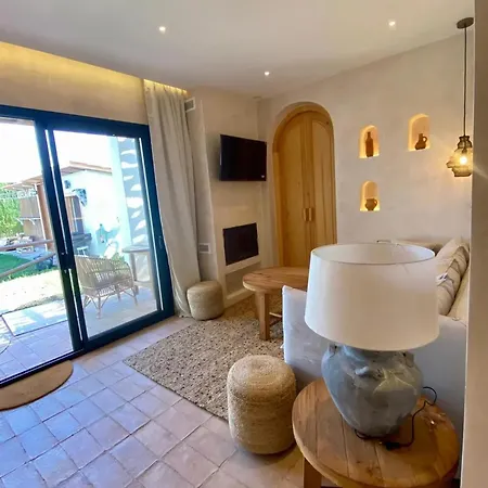 Charming In With Garden Tarifa