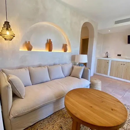 Charming In With Garden Tarifa