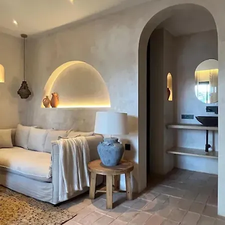 Charming In With Garden Holiday home
