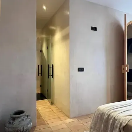 Holiday home Charming In With Garden
