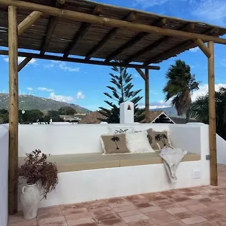 Charming In With Garden Tarifa