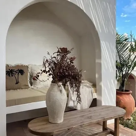 Holiday home Charming In With Garden