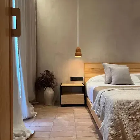 Charming In With Garden Tarifa